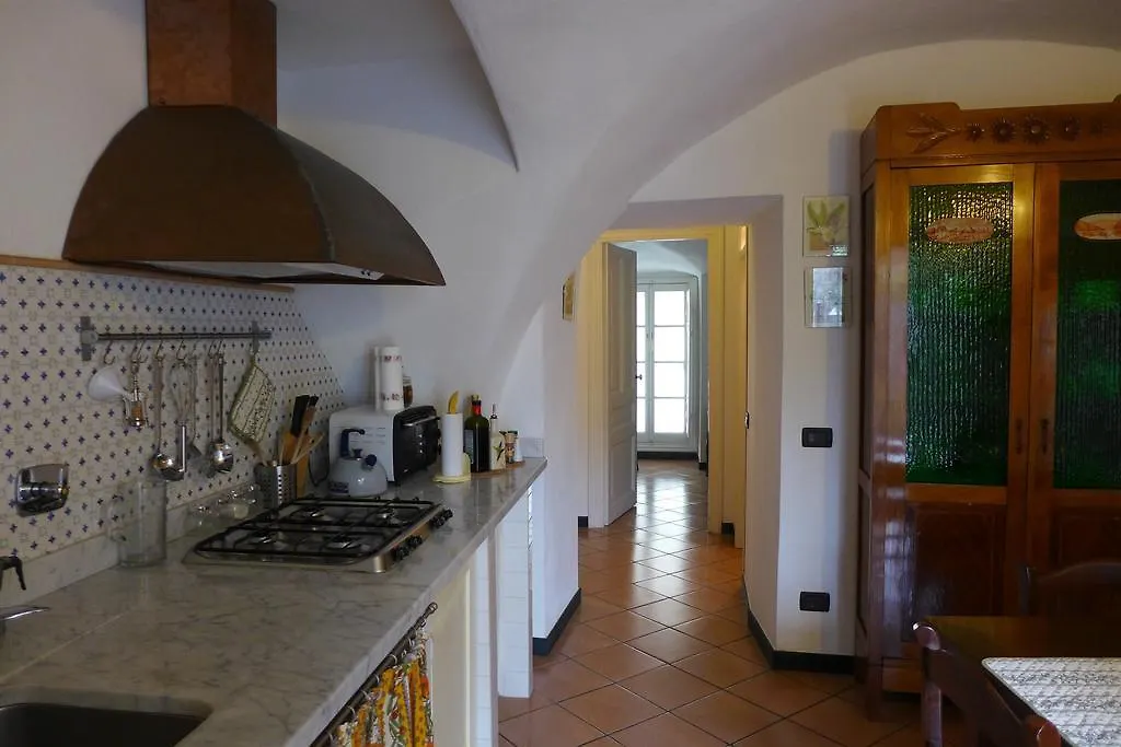 I 99 Olivi Villa Imperia 0*,  Italië